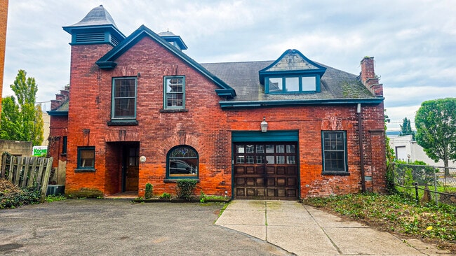 Building Photo - 248 S Franklin St Unit Rear House