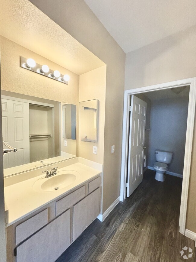 Building Photo - Ground Floor 2BD/2BA Condo in Gated Hender... Unit #2117