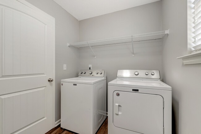 1567sf: Laundry