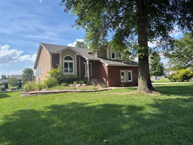 Building Photo - "Spacious 4-Bedroom Sanctuary with 3 Full Baths on Country View Drive, Derby - 3189 Sq Ft of Comf...