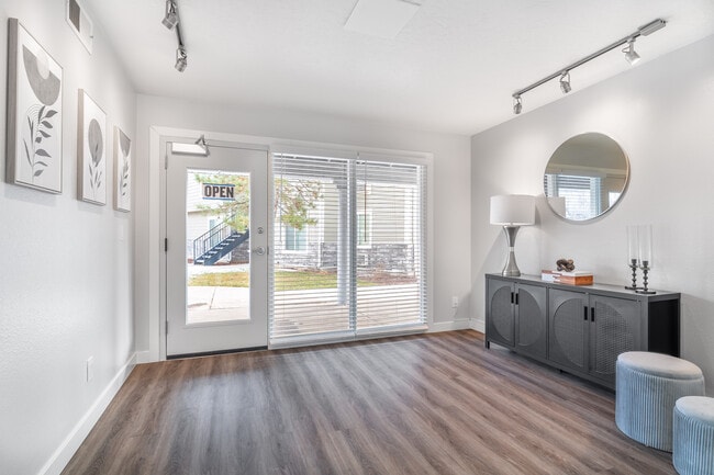 Leasing Office - Sun Chase