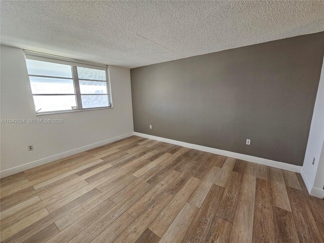 Photo - 3600 NE 170th St Unit 402