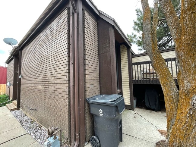Building Photo - Beautiful South Ogden home