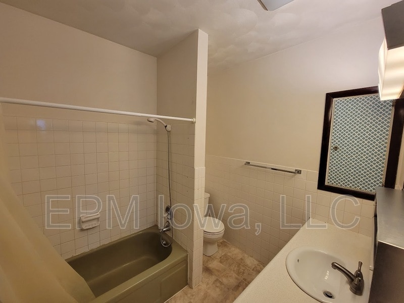 Photo - 306 1/2 1st St SE