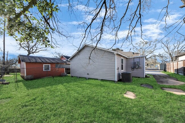 Photo - 3437 Seabrook St