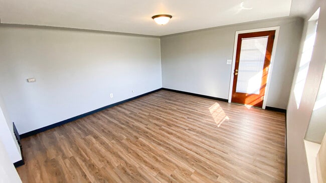 Studio - 227 W Dunklin St Unit B