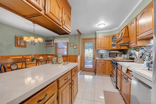 Photo - 2433 Young Ave