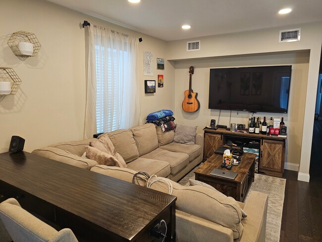 Photo - 44 W Eagle St Unit Apt 3