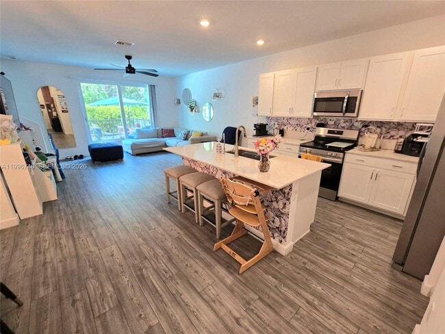 Photo - 4591 Hollister Ave