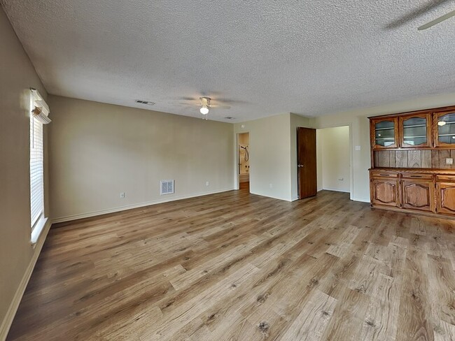 Photo - 205 Woodpark Ln