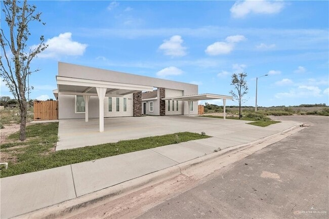 Building Photo - 5604 Ozark Ave Unit 4