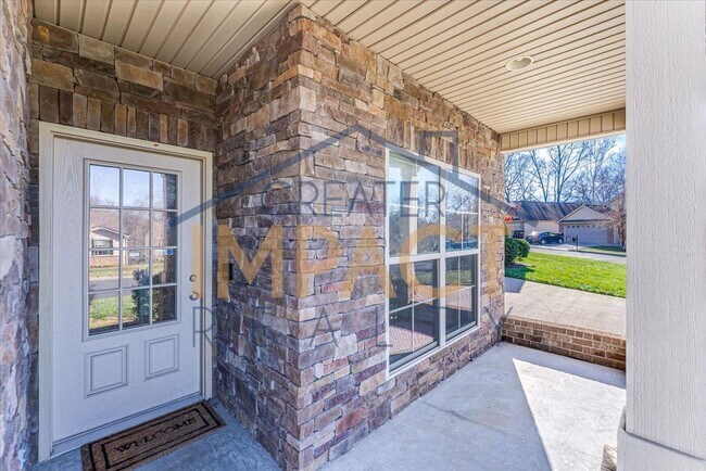 Photo - 810 Klondike Way