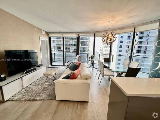 Building Photo - 45 SW 9th St Unit 3008 Rental