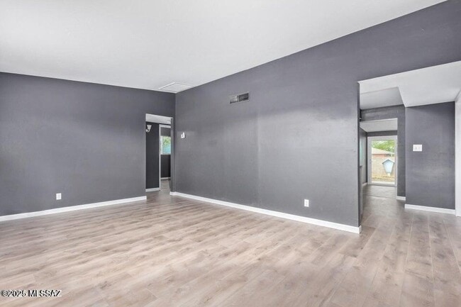 Photo - 843 E Alturas St