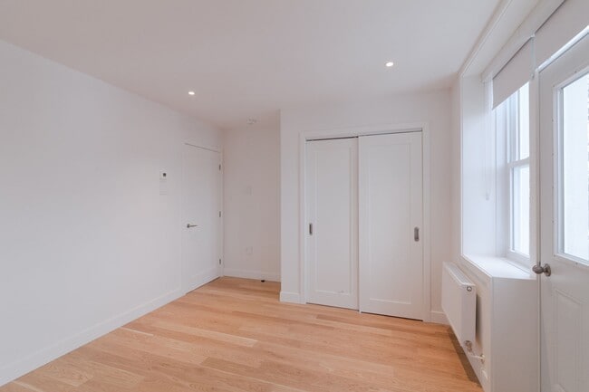 Photo - 4715 Chem. Queen Mary Unit 34