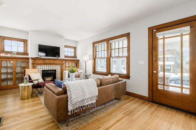 Photo - 995 Palmer Rd