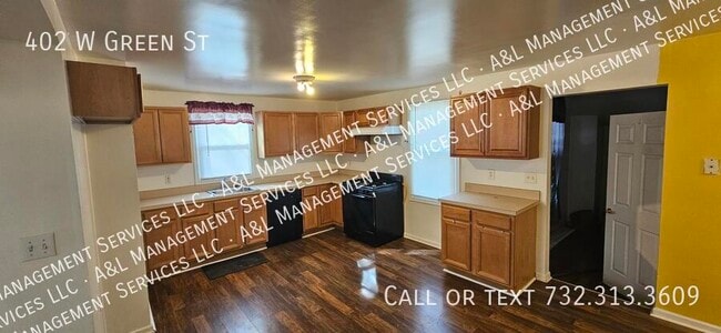 Photo - 402 W Green St