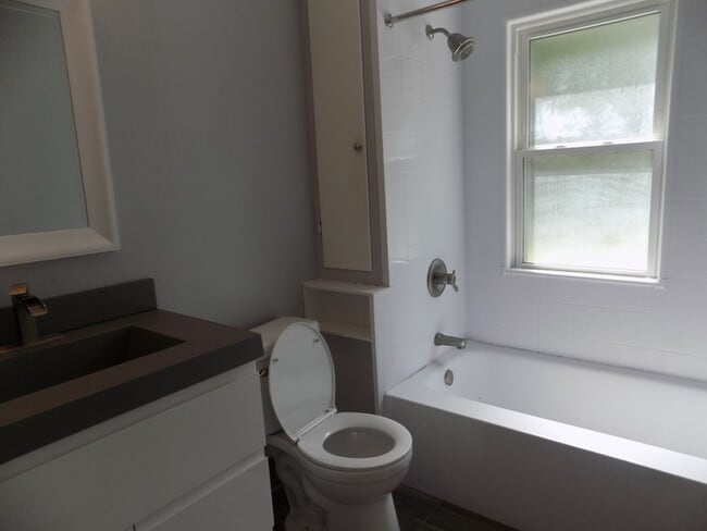 Photo - Nice Updated 4 bedroom house with first floor primary bedroom/Bathroom