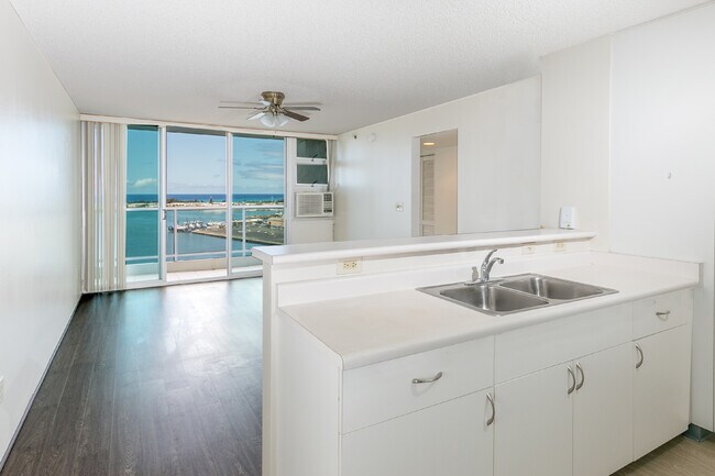 Photo - 215 N King St