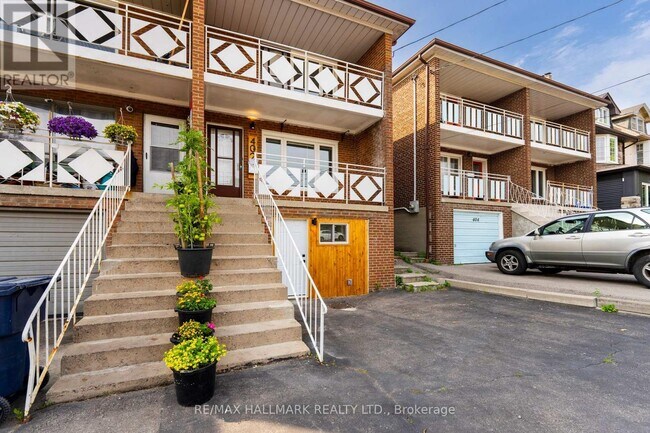 Photo - 402 Kingston Rd
