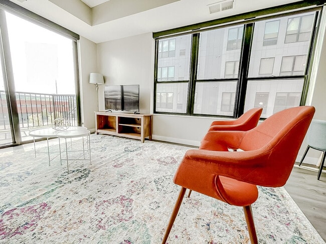 Photo - 1400 E Walnut St Unit SI ID1036793P