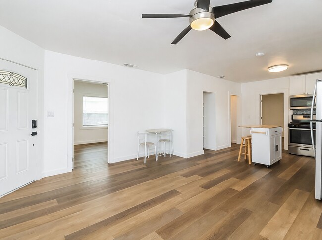 Photo - 702 Dixieanne Ave