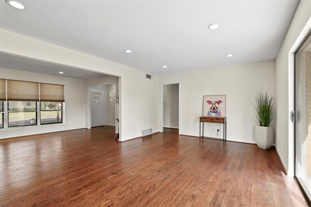 2422 Mockingbird Ln