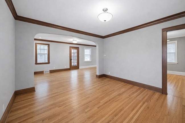 Photo - 811 Snelling Ave N