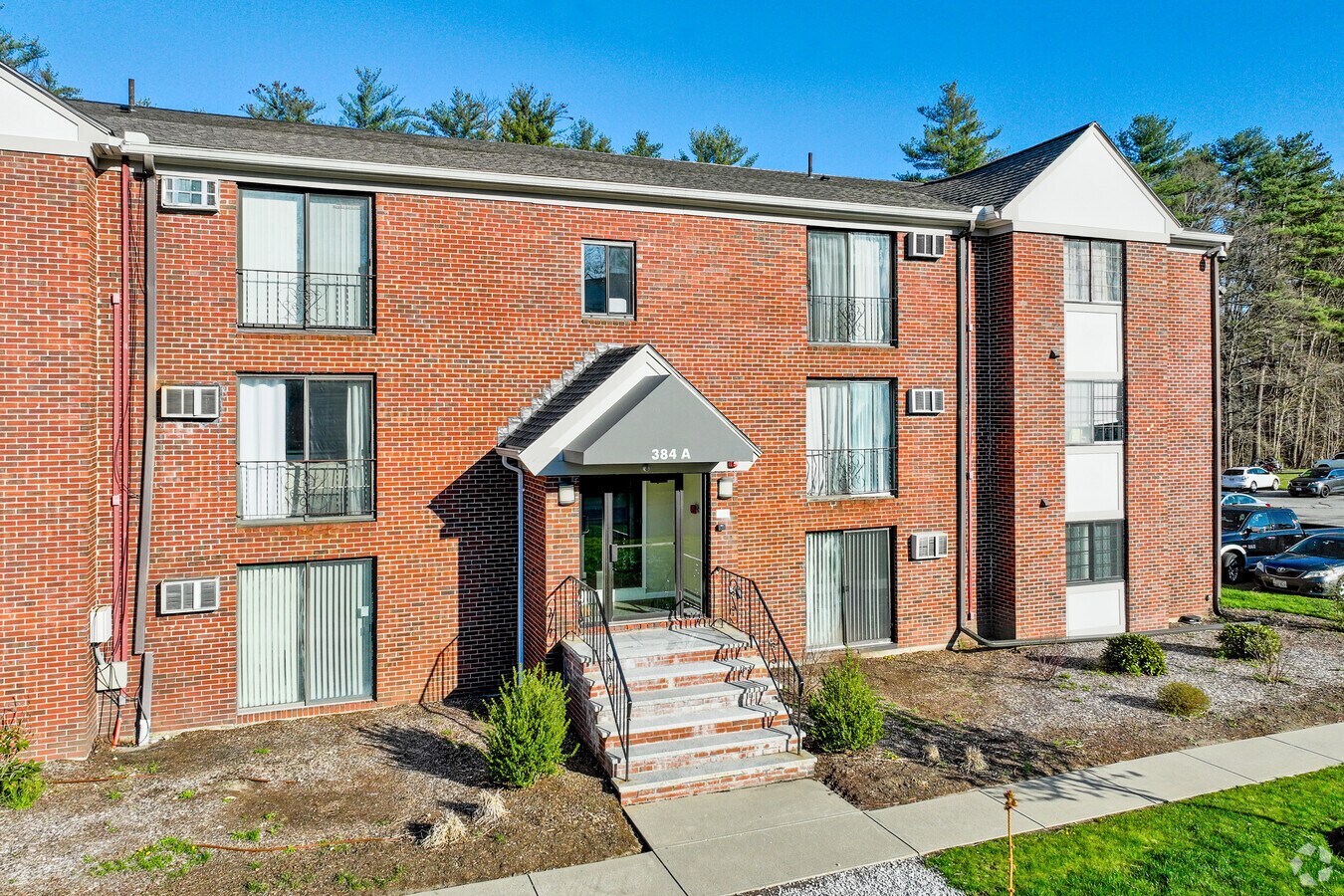 382 Great Road se encuentra en Acton, Massachusetts. - Great Road Condominiums