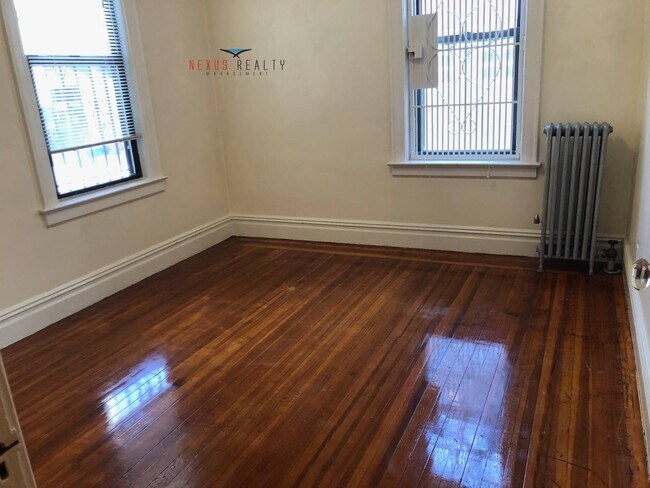 Photo - 34-29 33rd St
