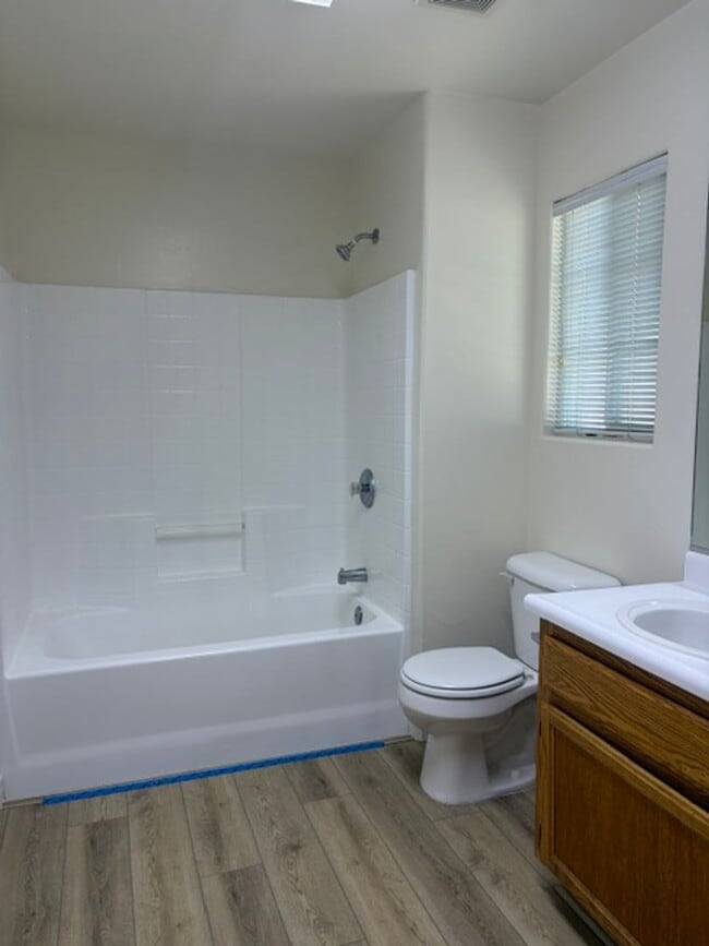 Photo - 054.1-  3811p  -631 Greenwood Meadow  Ln. -MG/JP Unidad 1