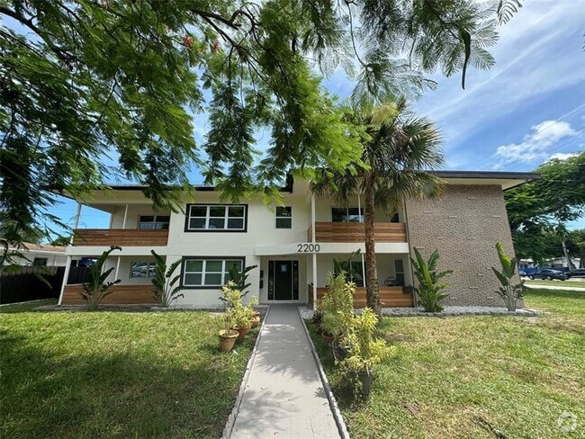 Building Photo - 2200 NE 173rd St Unit 1 Rental