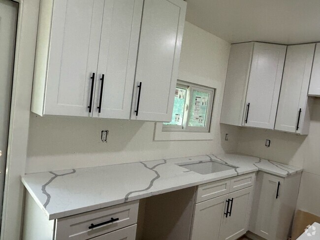 Building Photo - 2625 Santa Barbara Dr NW Rental