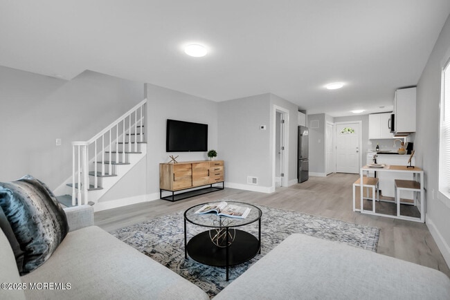 Building Photo - 33 Grove Pl