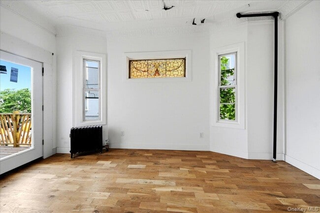 Photo - 301 Warburton Ave