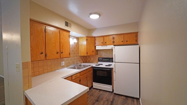 Photo - MOVE IN SPECIAL!! FOR LEASE! 2 Bedroom - 1...