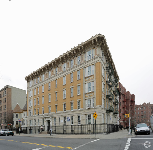 Photo - The Bainbridge Court Apartments