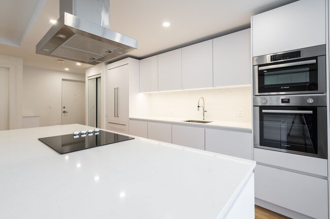 Building Photo - 265 Russell Hill Road Unit 205