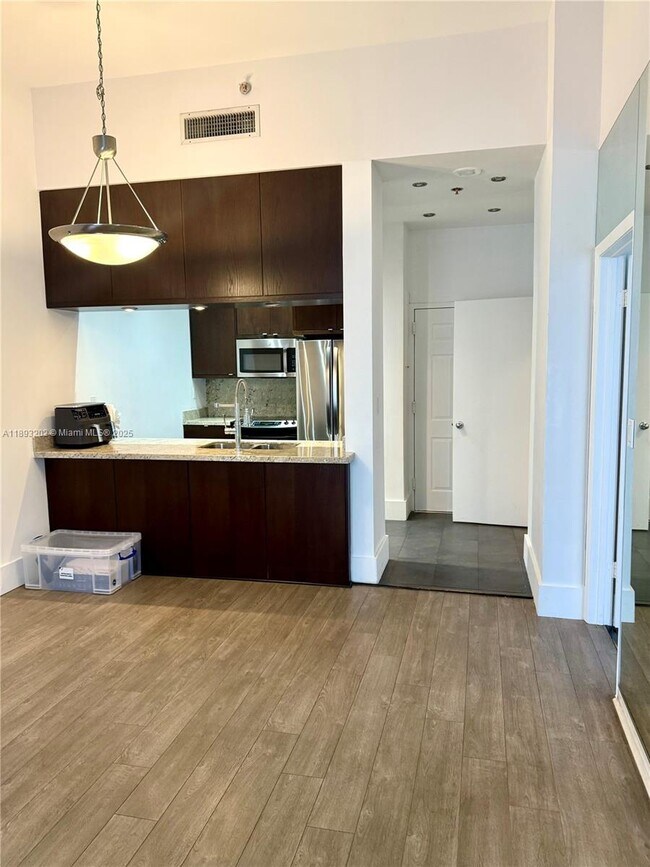 Photo - 540 Brickell Key Dr Unit 522