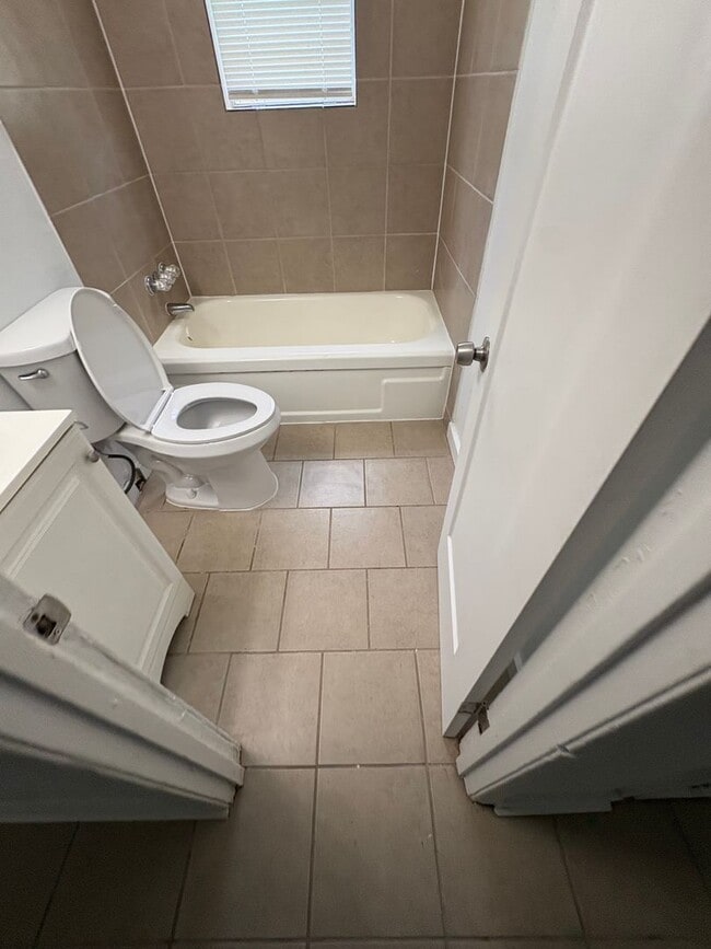 Photo - 1344-1346 Hyde Pk Blvd Unit 1346