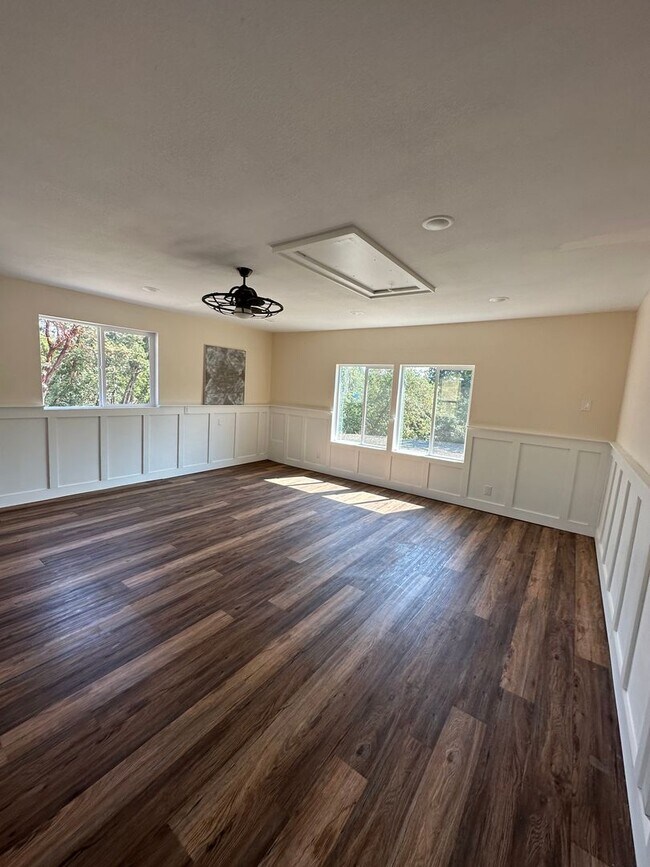 325 Kellisha Ln