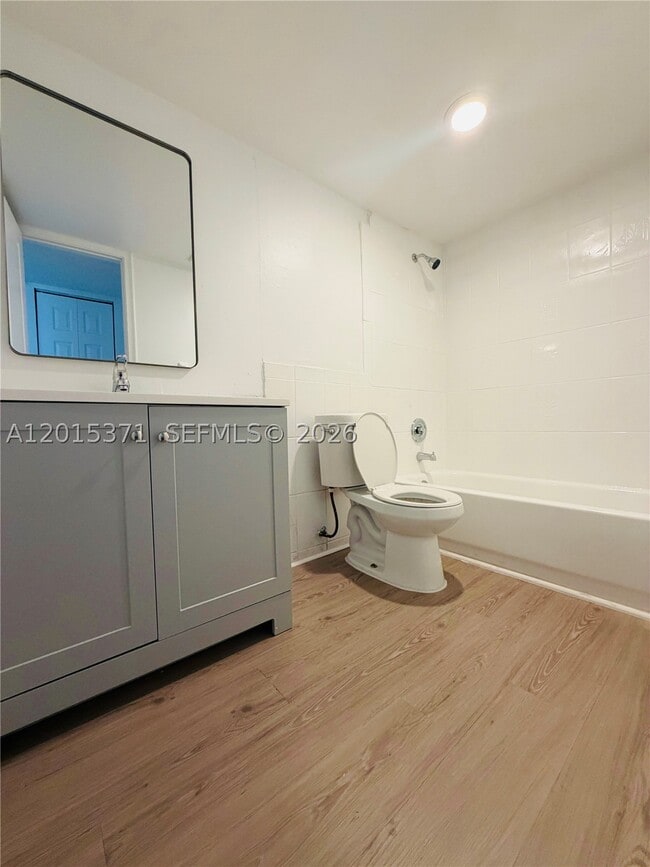 351 NW 42nd St Unit 205
