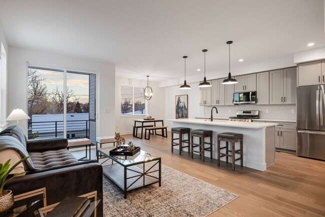 9th4660 - 9th4660 Apartment Unit #4660