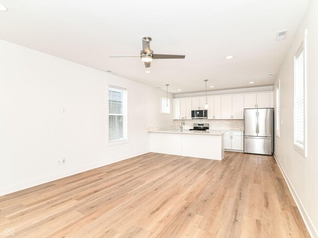 Photo - 717 E 27th St