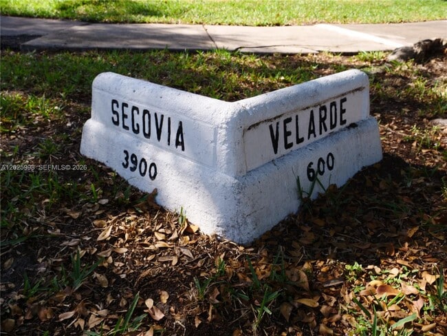 Photo - 3926 Segovia St