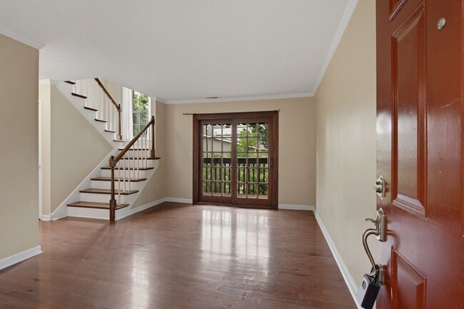 Photo - 515 Chesterfield Ave Unidad F