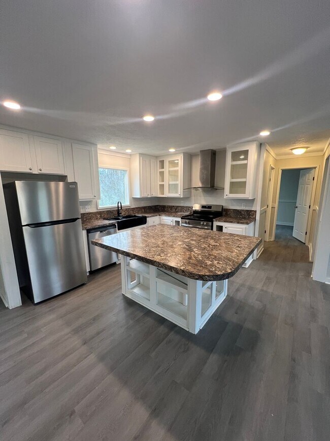 Photo - Large 3 bedroom / 2 bath home / 1 Acre FOR RENT