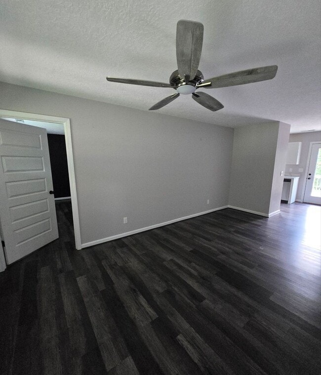 85 Mary Dr