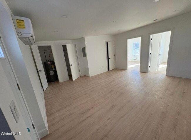 Photo - 31 Van Zandt St