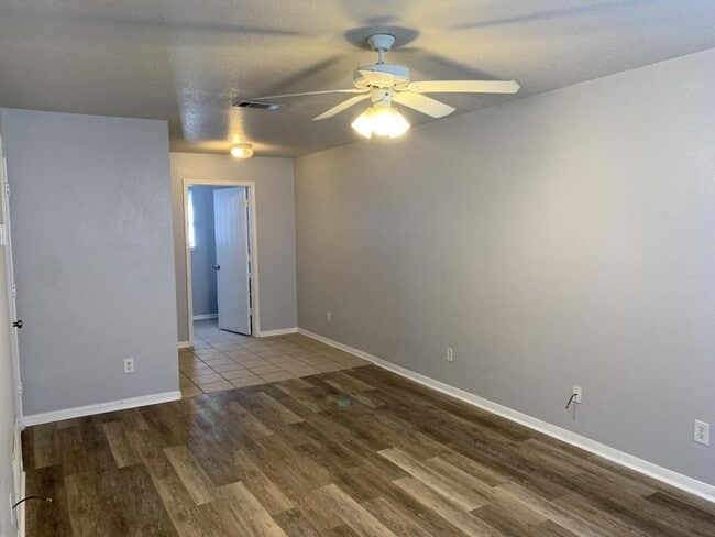 Photo - 2807 Cantabrian Dr